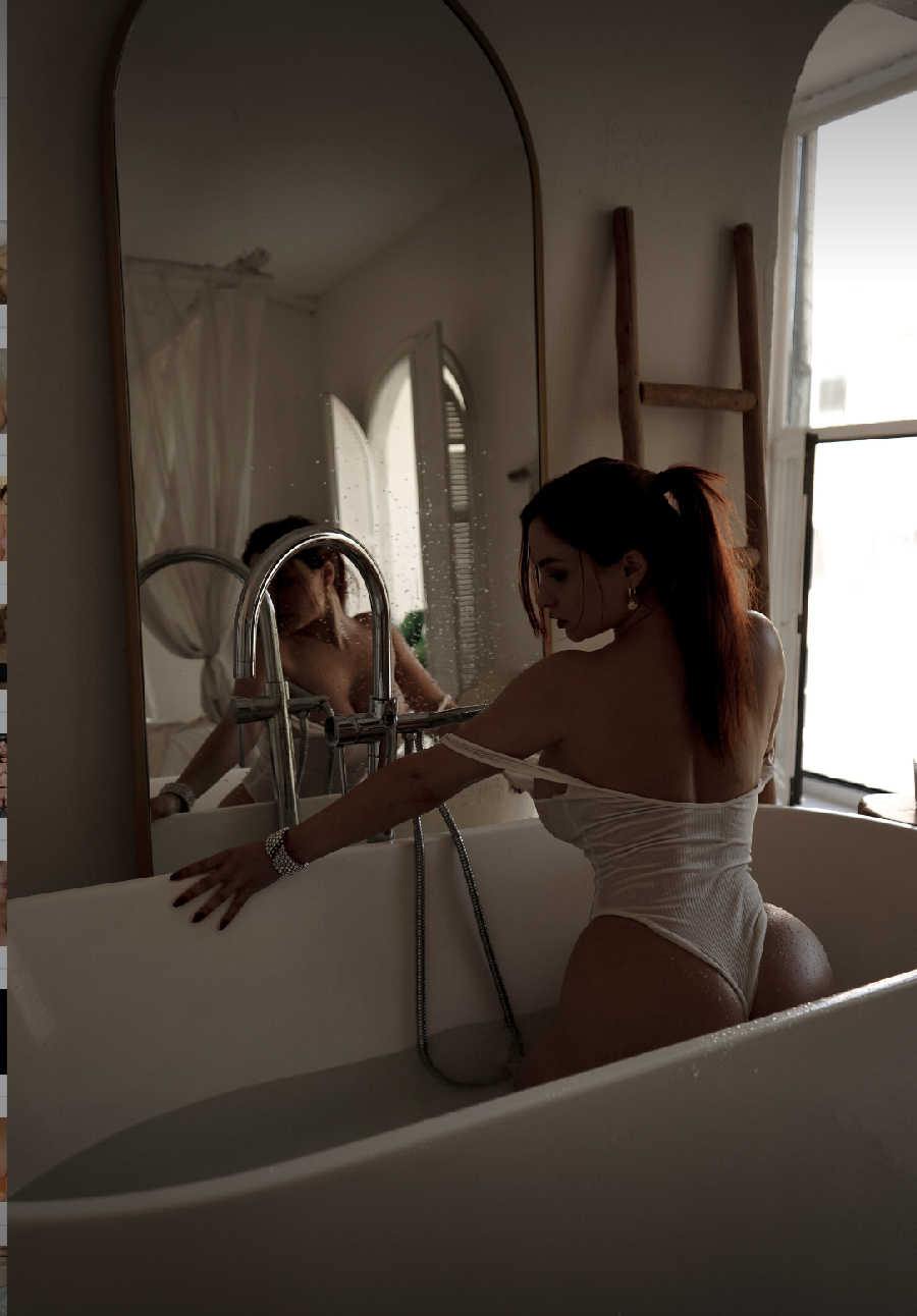 A playful frame from Miranda Faith nude — online in Tiruchchirappalli