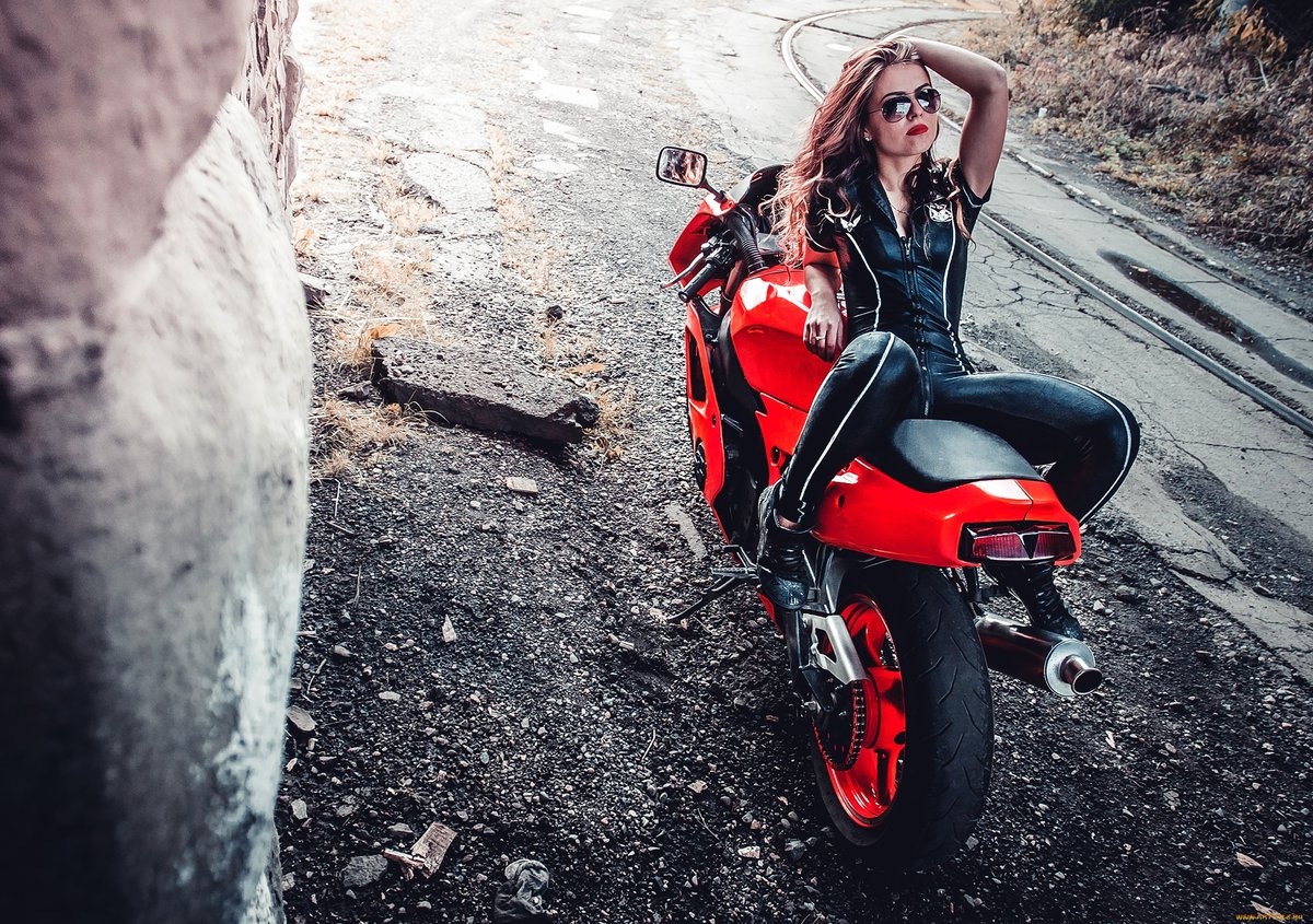 Blondes on a motorcycle in Tiruchchirappalli