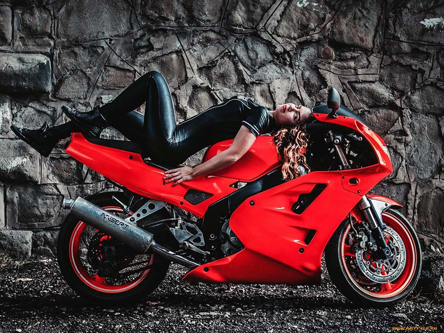 Beautiful girl Beautiful girls and motorcycles in Tiruchchirappalli