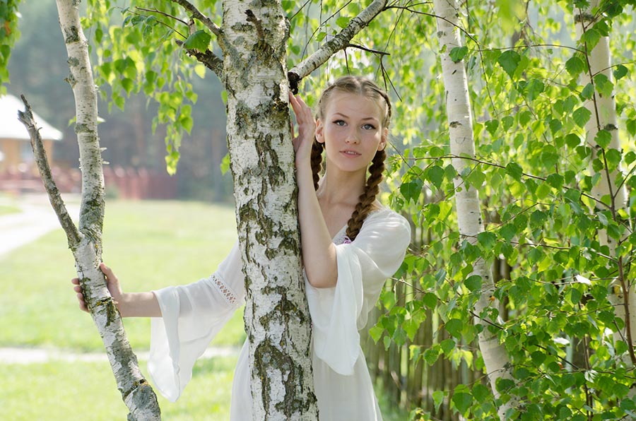 Women in Slavic costumes in Tiruchchirappalli