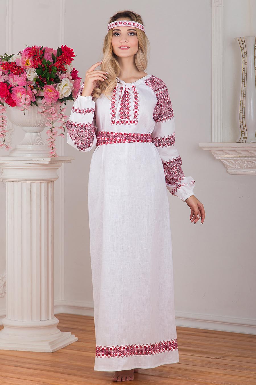 Women in Slavic costumes in Tiruchchirappalli