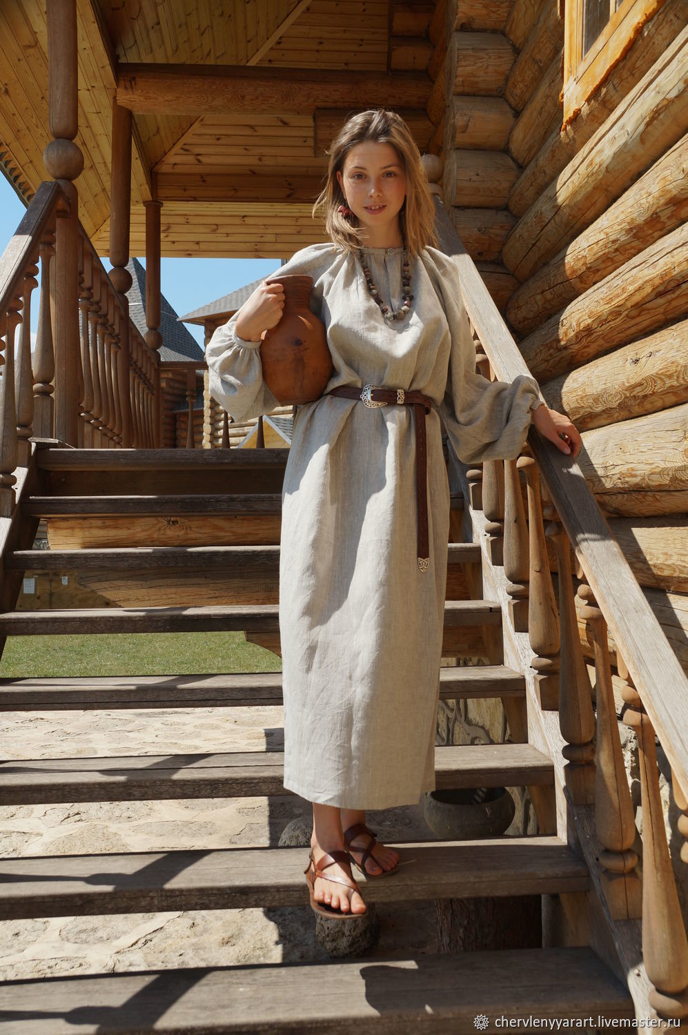 Girls in Slavic costumes in Tiruchchirappalli