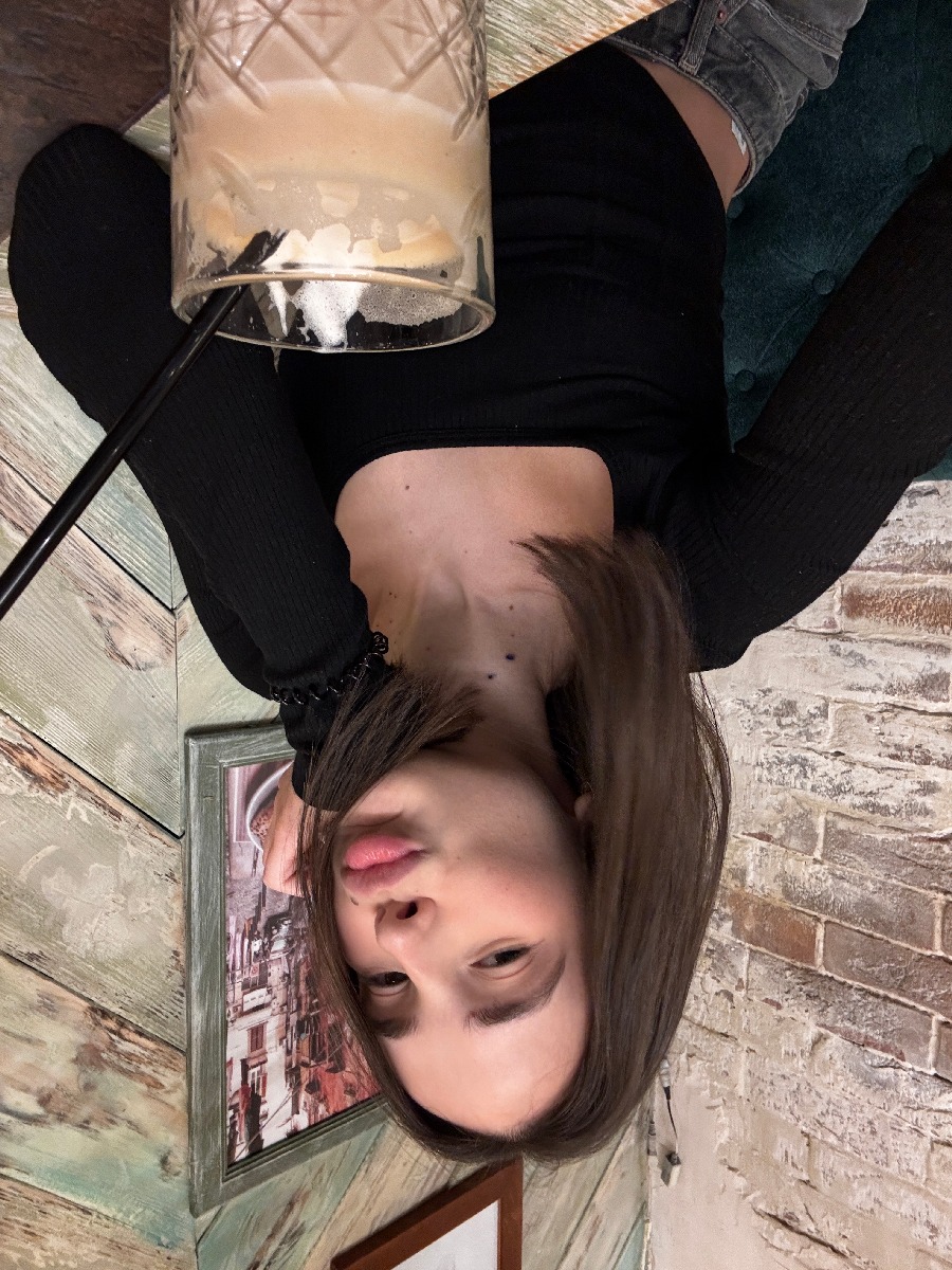 Fresh photos, fresh mood — Tina online in Tiruchchirappalli